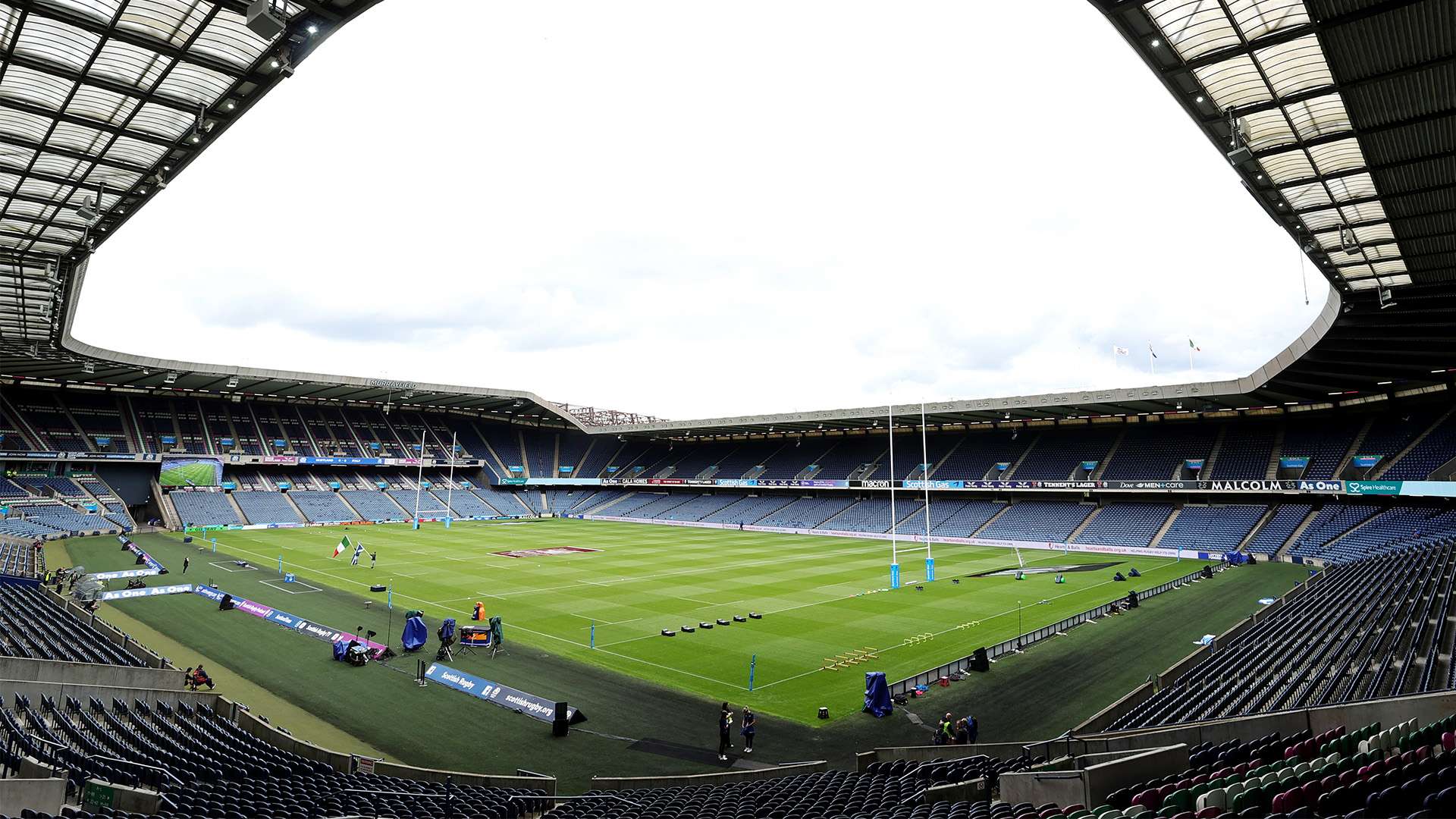 新疆“高空王子”亮相三亚 讲述非遗“达瓦孜”的传承故事.